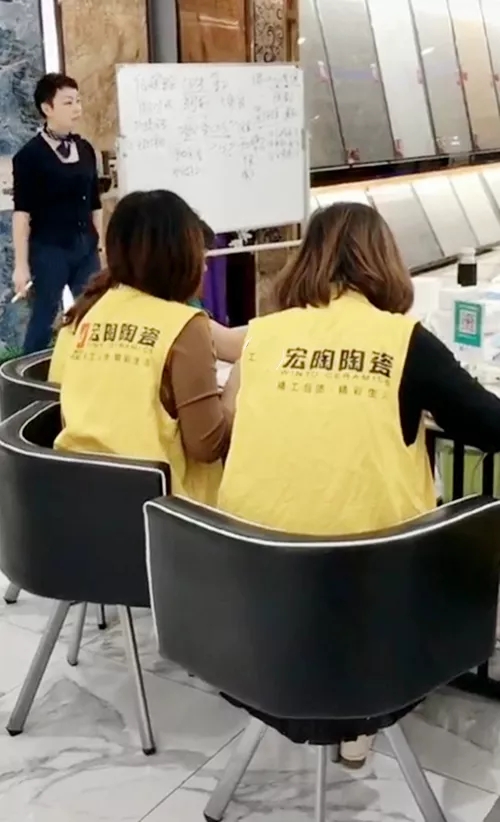 宏陶瓷砖地砖总部导师进店指导一