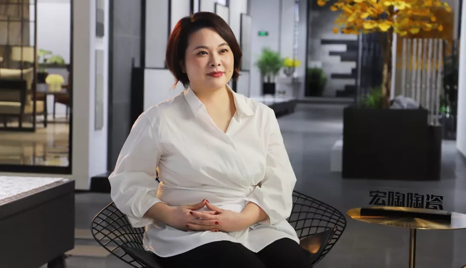 宏陶陶瓷总部展厅周静接受采访花絮图片
