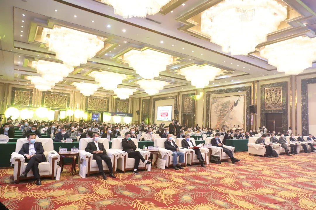 北京大学国家发展研究院院长姚洋发表了《中国经济增长新周期》的主旨演讲图